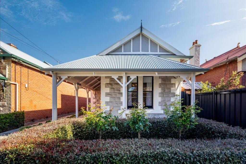 Mile End House | Emilias' Place - Mile End City Fringe