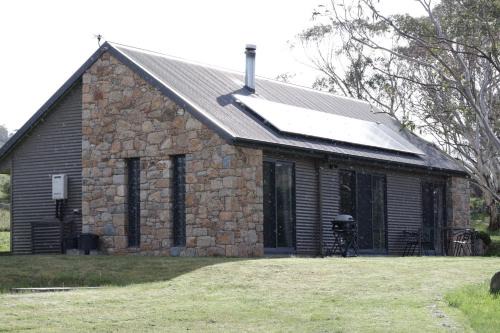 Jindabyne House | Emu Rest Touchdown Cottages