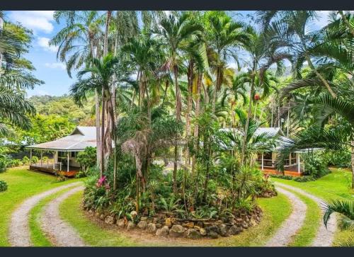 Mowbray House | Enchanted Garden Escape