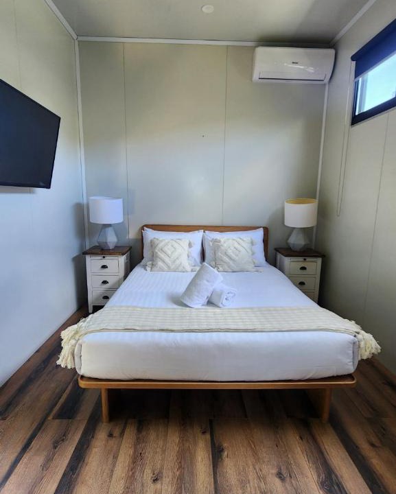 Dickson Apartment | Enchanting Tiny Home in Vibrant - Hosted by Canstay