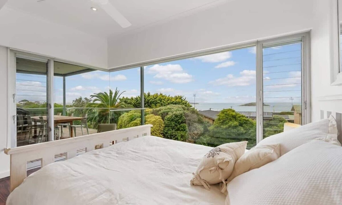Encounter Bay House | Encounter Bay Family Escape – Sea Views, Games Room & Walk to The Bluff