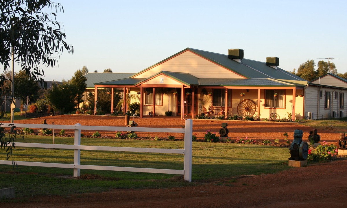 Muchea Hotel | Enderslie House Bed & Breakfast
