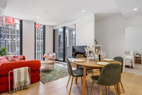South Melbourne Apartment | Entire Luxury Apartment City Views