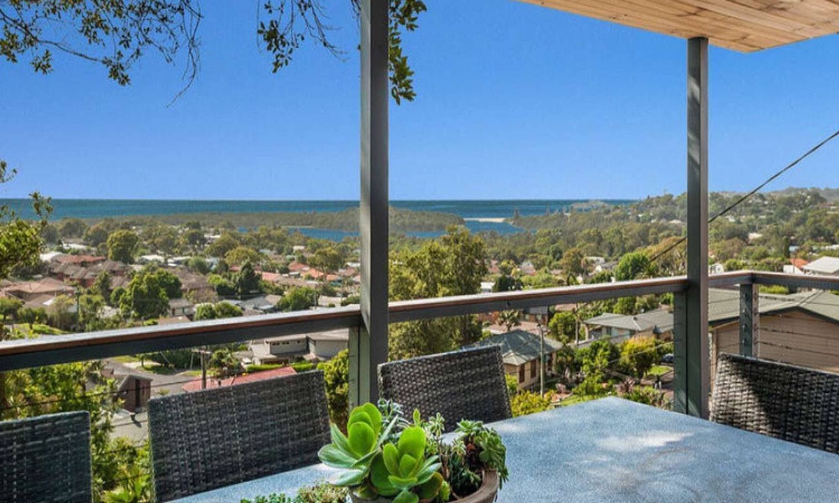 Wamberal Apartment | Entire Upper Deck - Million Dollar Views