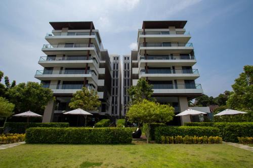 Kram Apartment | Escape Condominium By A property