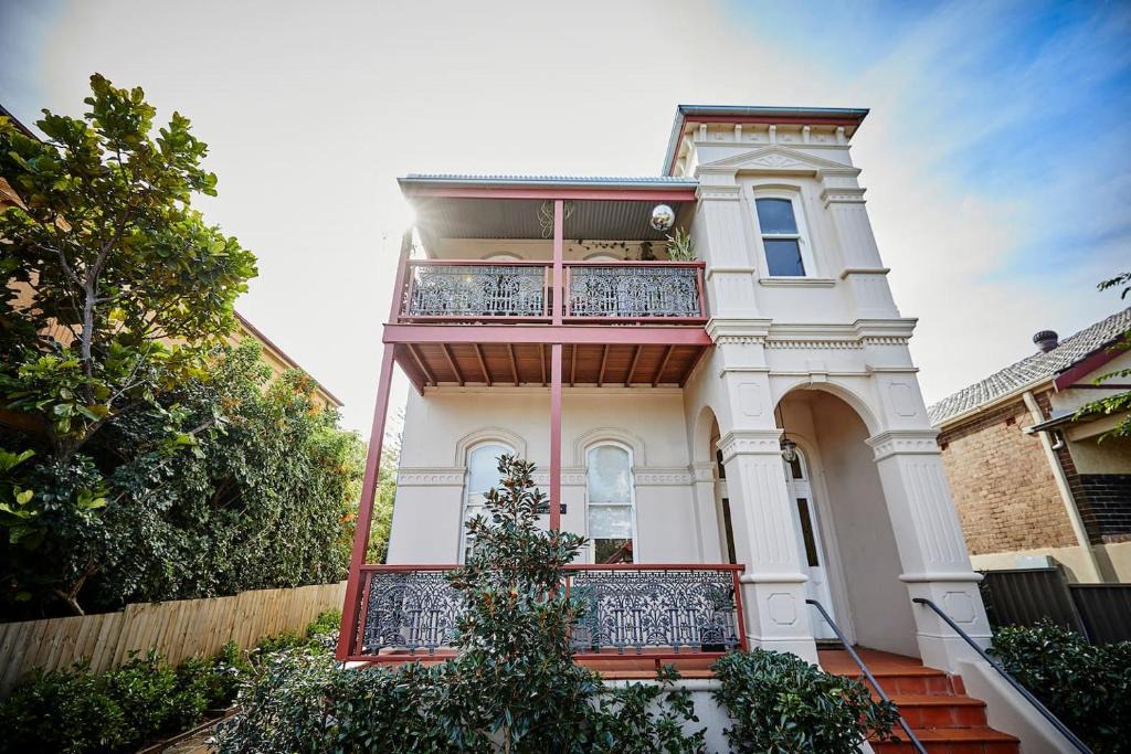 Ashfield Apartment | Esperanza Gardens - A Stylish Victorian Studio