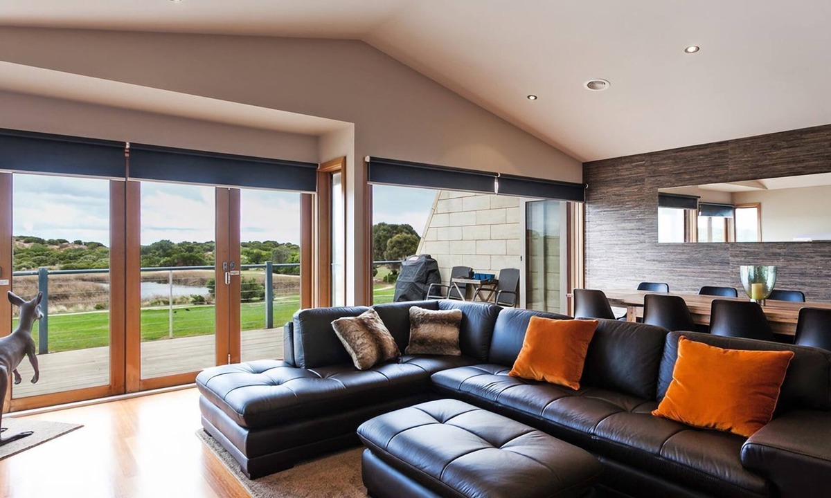 Torquay House | Esplanade Frontage 219a Sea Views Steps to the beach