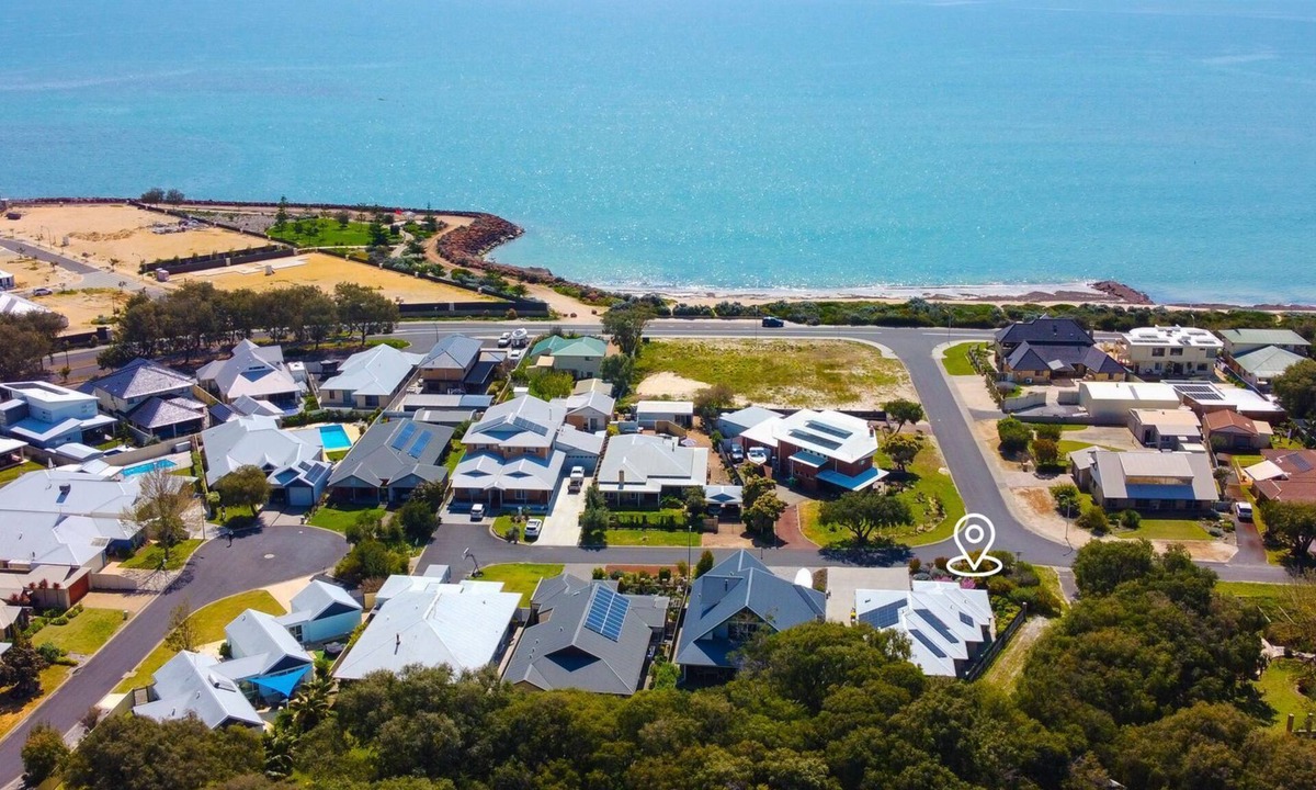 Geographe House | Estuary Views – Modern Holiday Home in Wonnerup