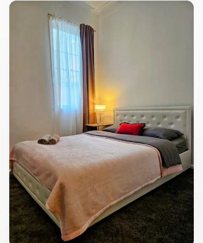 North Melbourne House | Euro Nomads