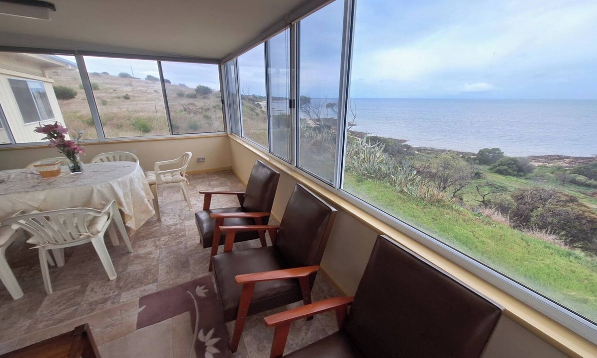 Muloowurtie House | Exclusive and Private Beachside setting overlooking Black Point Bay
