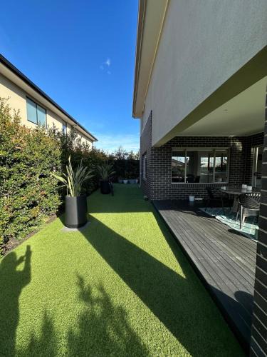 Clyde North House | Exclusive Perfectly Big House by My Lodgingfy International