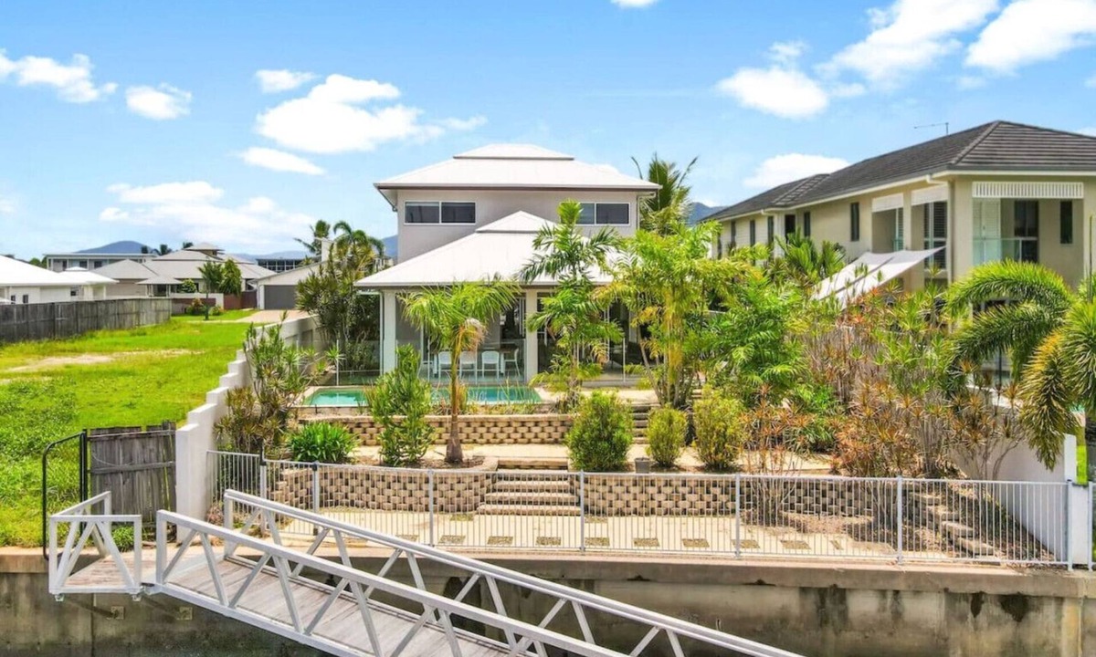 Trinity Park Villa | Exclusive Waterfront Luxury | Private Pool | Marina Views - The Anchorage