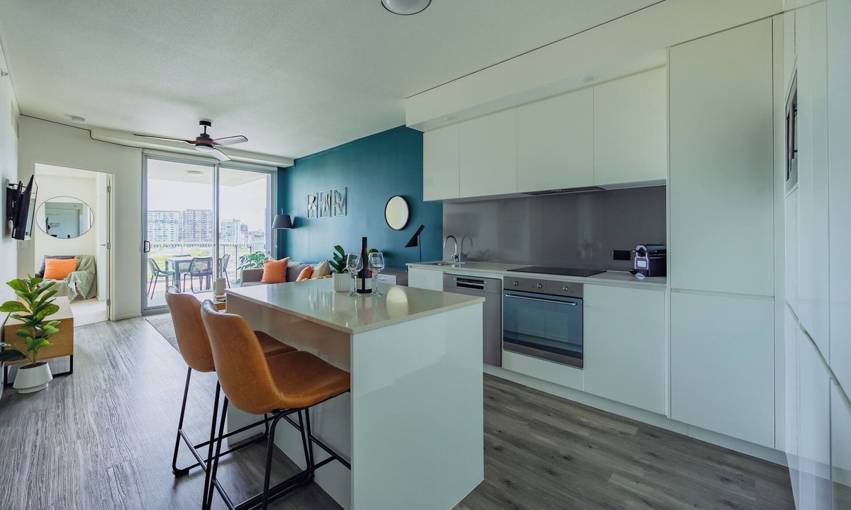 Bowen Hills Apartment | Exec Apt | Walk to RNA/King St + Pool/Gym/Parkng