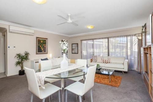 Perth Central Business District Apartment | Executive 2BR Suite on Mounts Bay Road