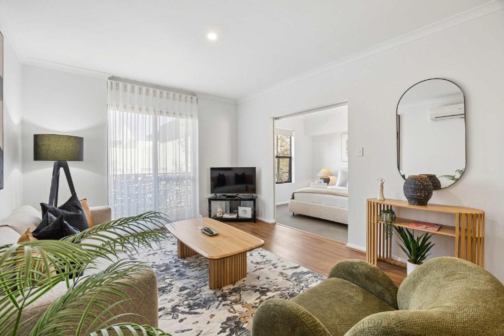 Northbridge Apartment | Executive Apt - 2BR 1BA w Parking