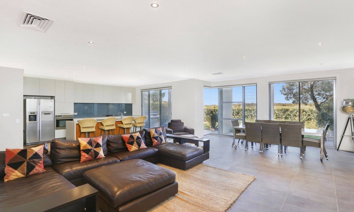 Magenta Shores House | Executive Home Overlooking the 18th Fairway