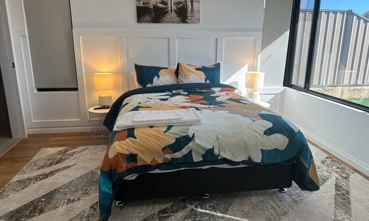 Wanneroo House | Executive Retreat(3bdr -2 ensuite)