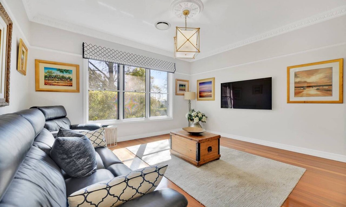 Cotswold Hills Apartment | Expansive Toowoomba Retreat with Garden BBQ