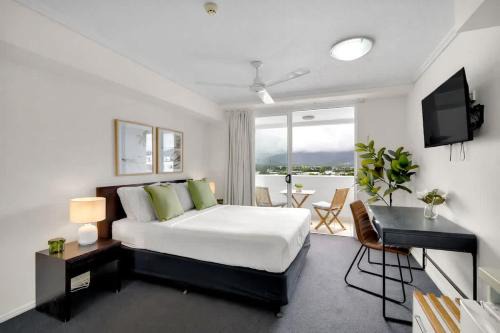 Cairns Central Business District Apartment | Explore Cairns Esplanade from your Private Studio