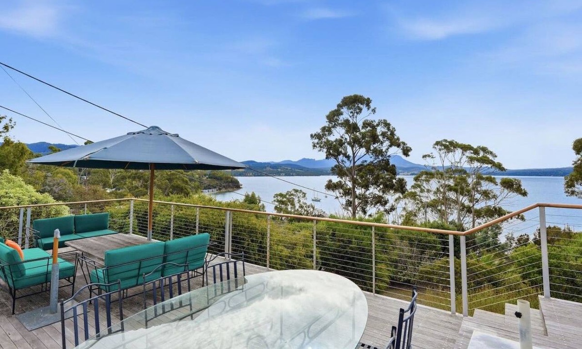 Coningham House | Exquisite Waterfront Oasis Near Bruny & Hobart