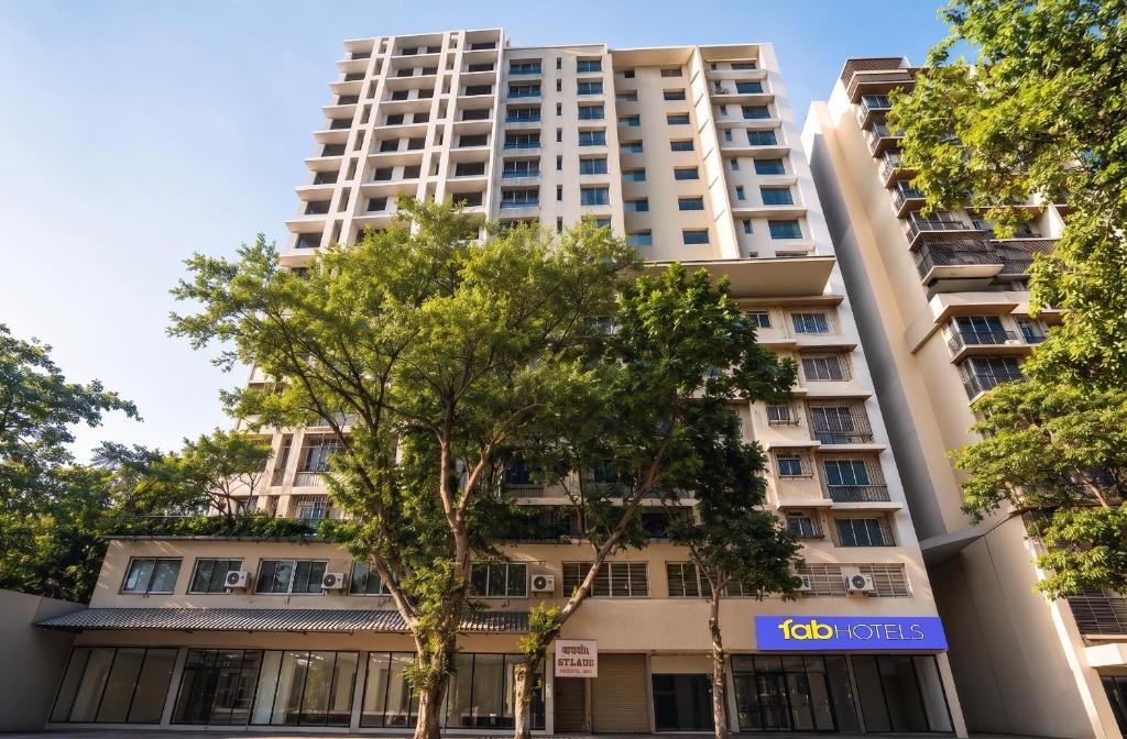 Andheri East Hotel | FabHotel Byland International