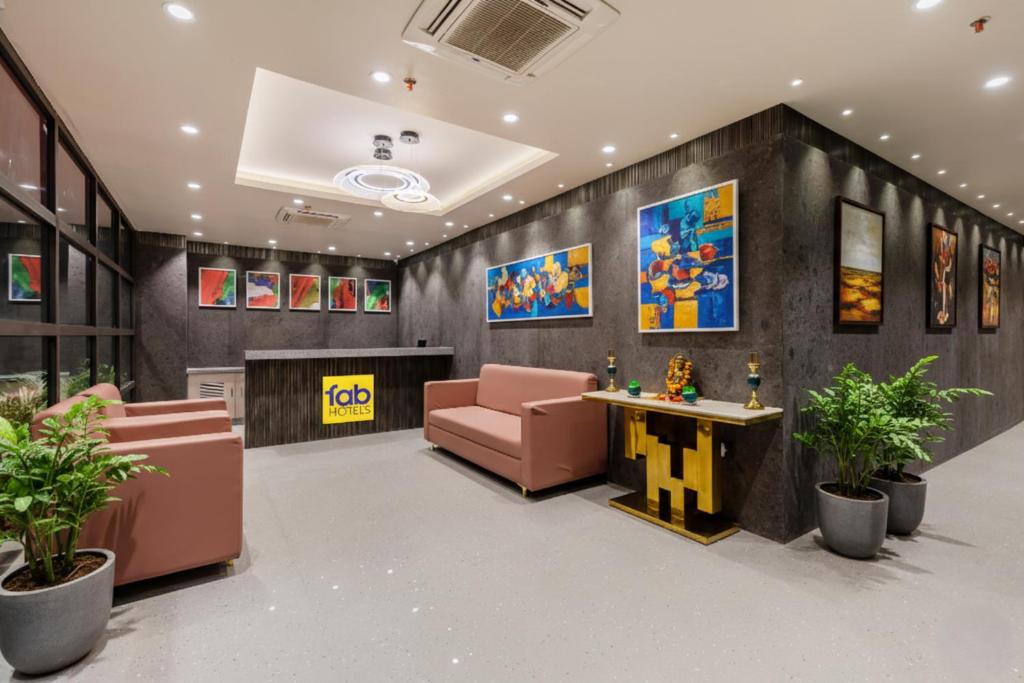 Bhopal Hotel | FabHotel Red Vibe