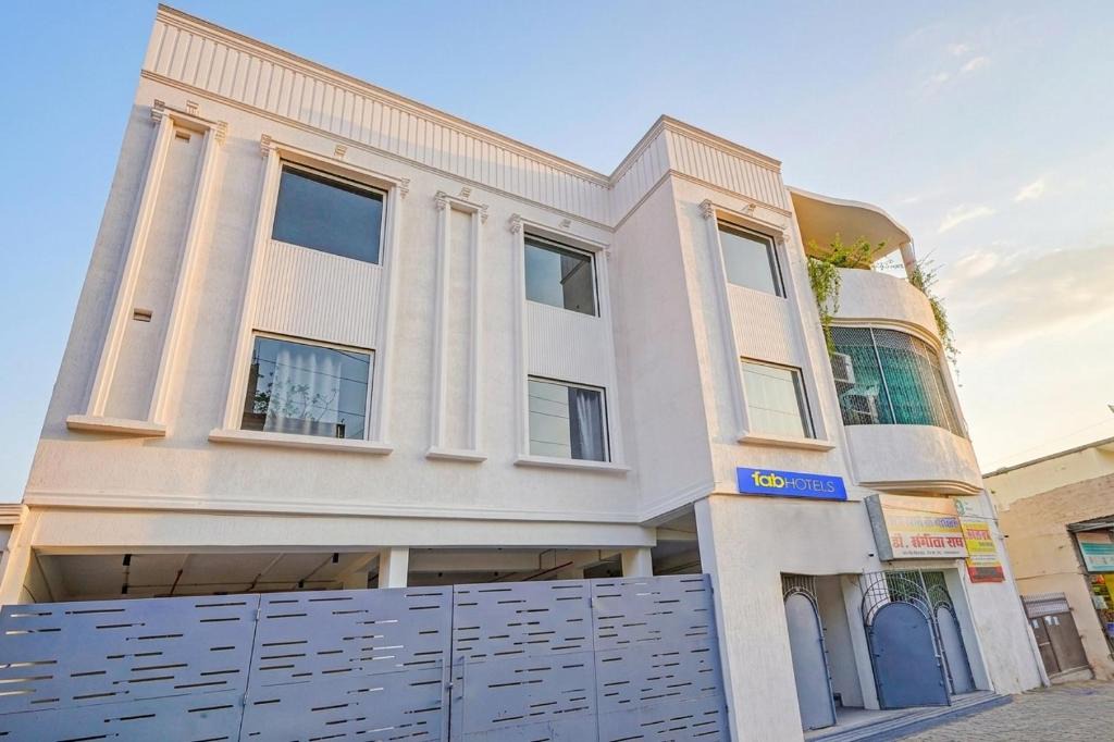 Varanasi Hotel | FabHotel Symphony Regency