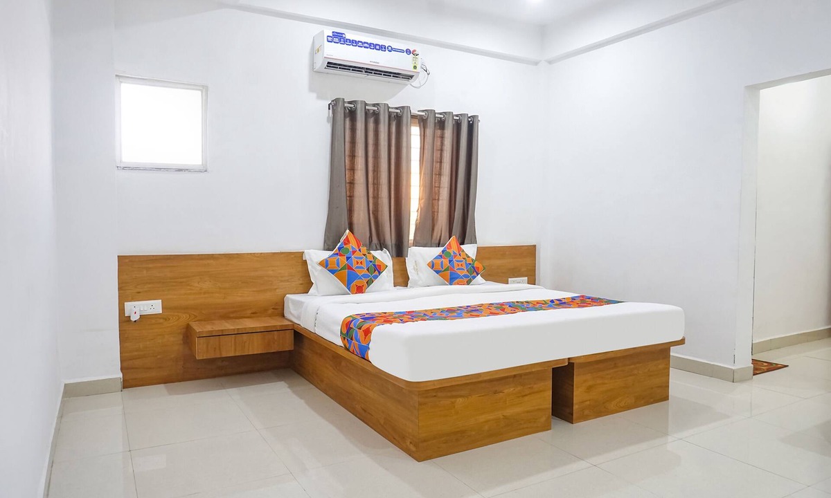 Kharadi Hotel | FabHotel White House Inn