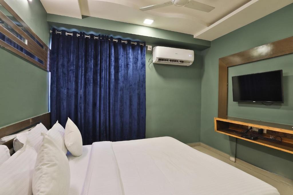 Adajan Hotel | FabHotels Cliffhaven