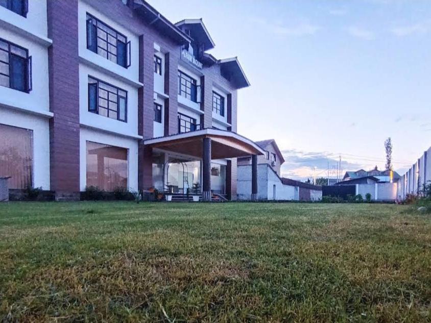 Srinagar Hotel | Fair Mount, Airport Road, Humhama Srinagar