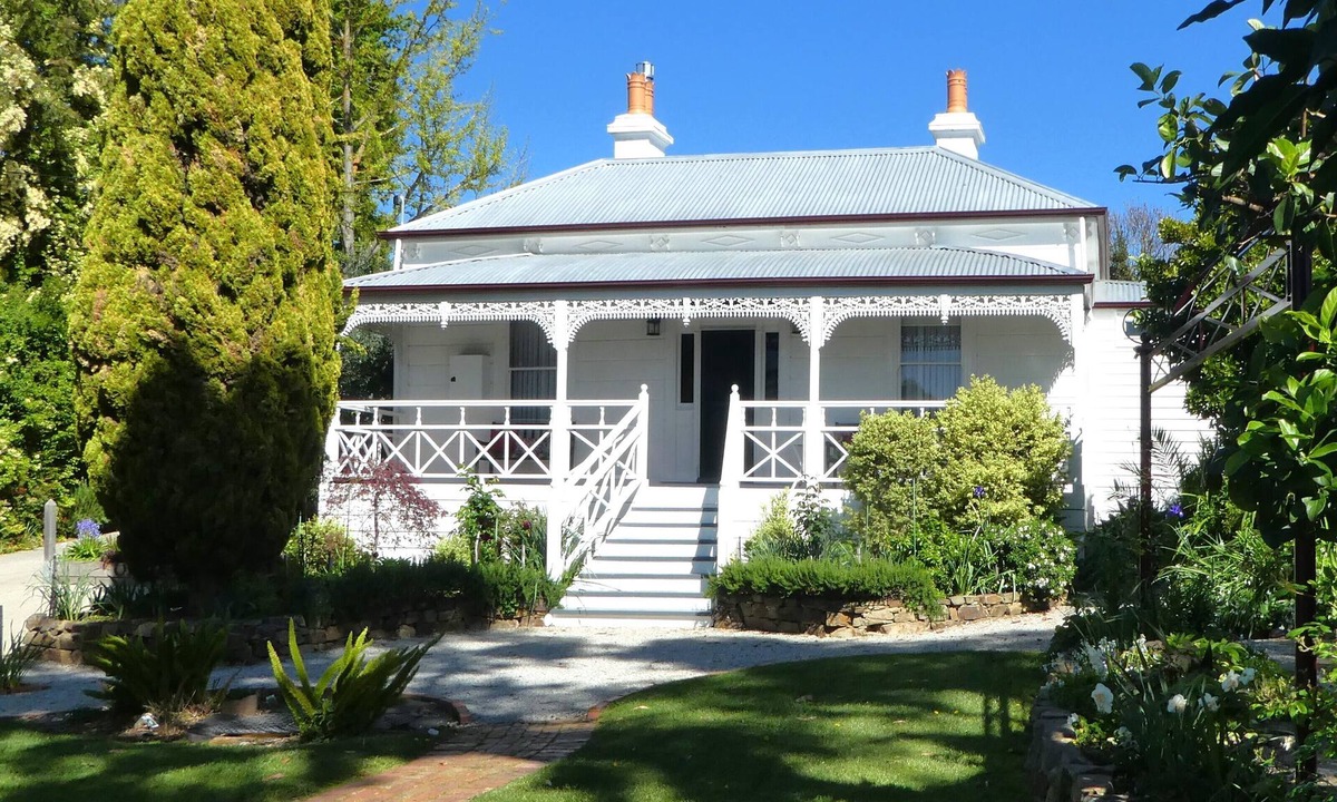 Maldon House | Fairbank House - for a couple, a group, or a celebraton!