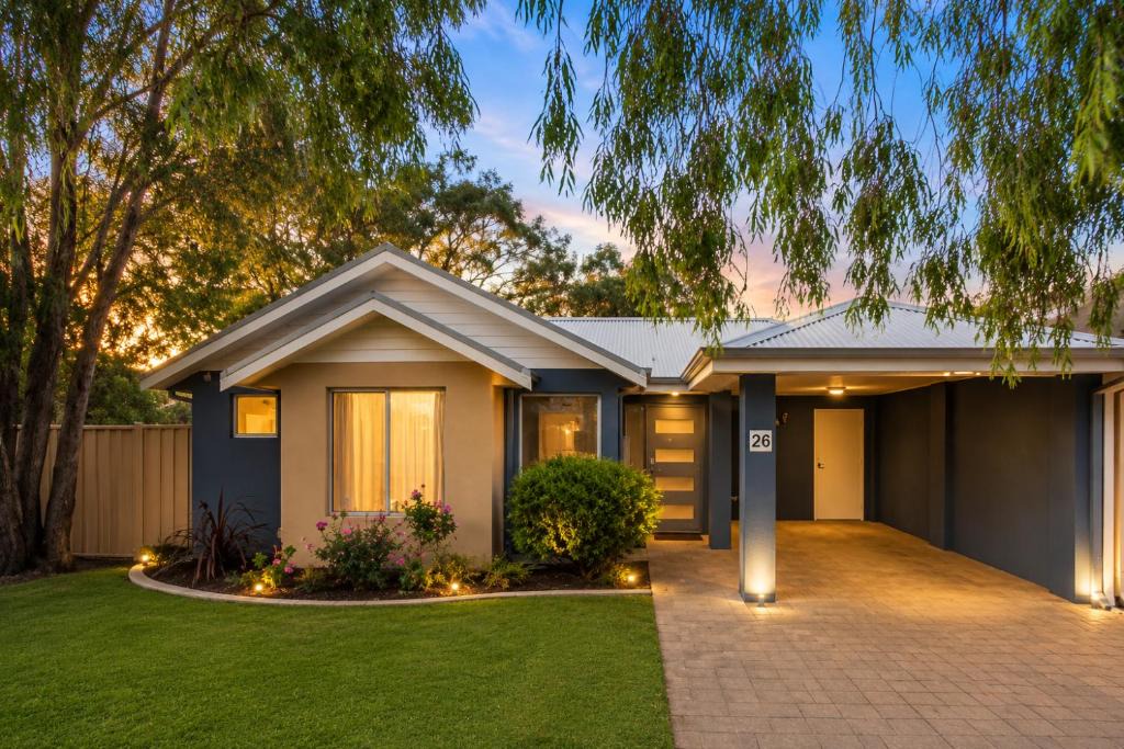 Broadwater House | Fall in Love with Spring at Cape View 26