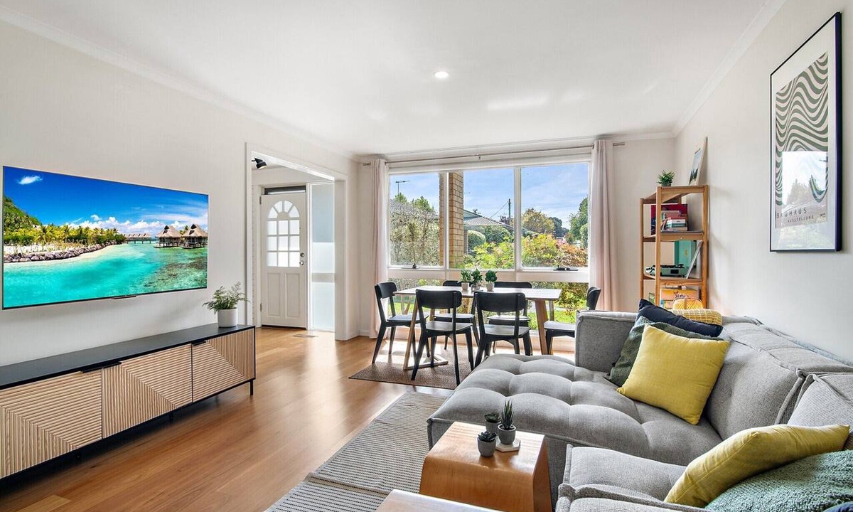 Moonee Ponds Apartment | Family Friendly 3-Bed with Courtyard & Parking
