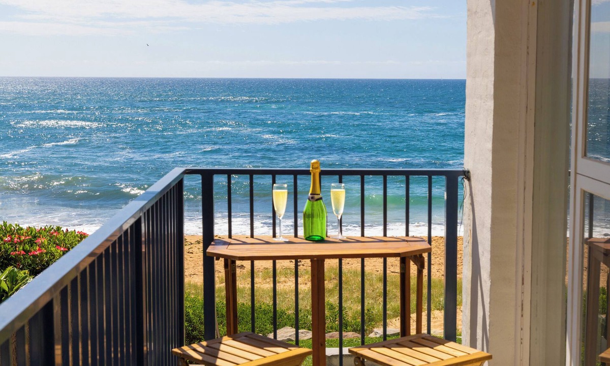 Mona Vale Apartment | Family friendly - beachfront apartment - steps to the sand- private parking
