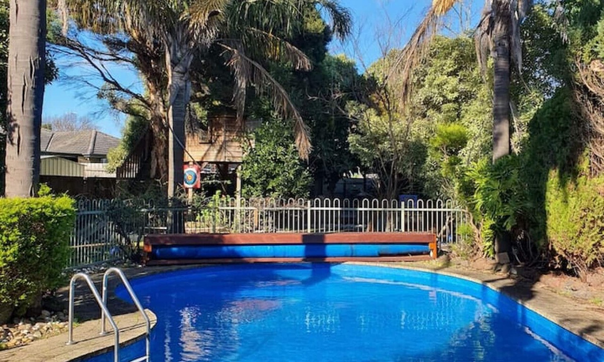 Berwick House | FamParadise: Pool, Cabin, Garden, Peace & More !