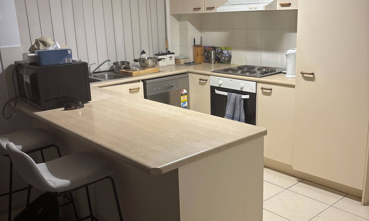 Biggera Waters House | Fantastic location townhouse close to beaches , shops , bus stop