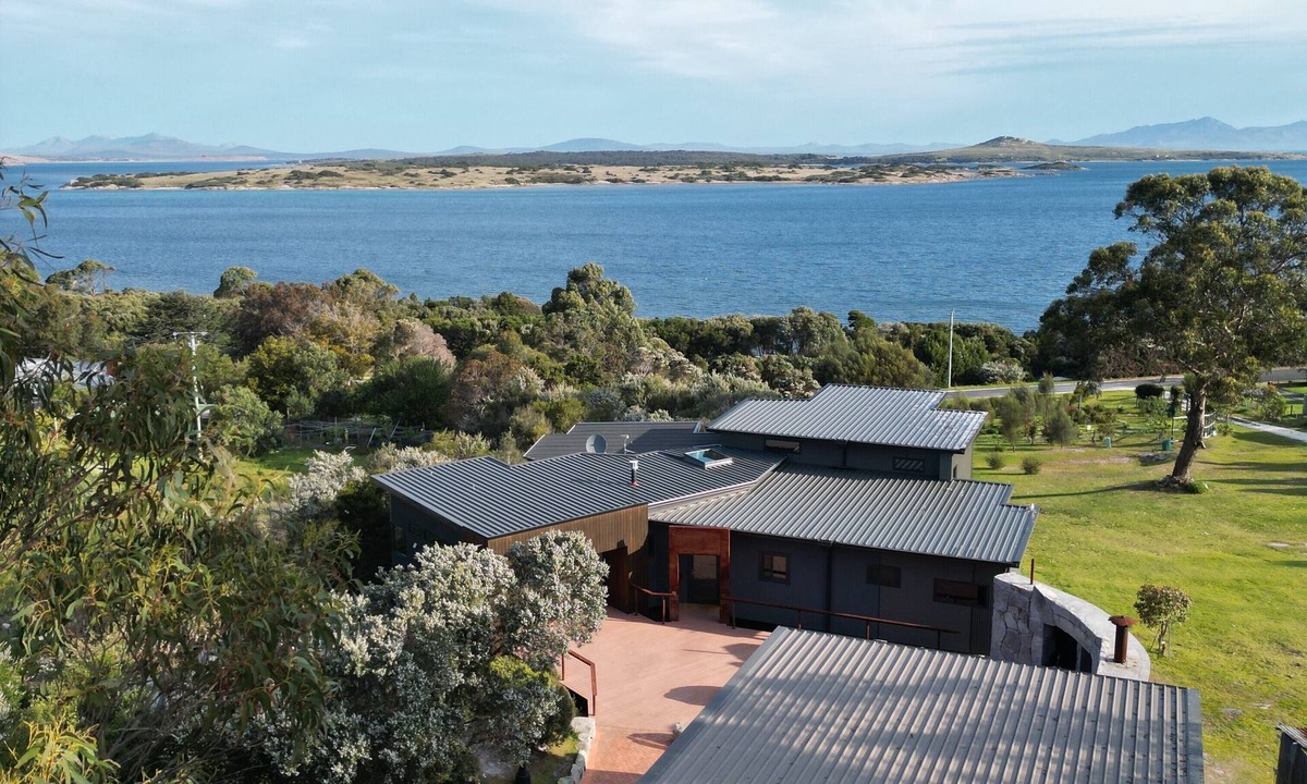 Lady Barron House | FARAWAY on Flinders Island