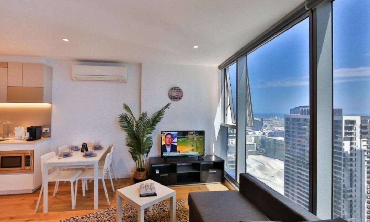 Melbourne Central Business District Apartment | ❤️FIFTE09/InnerCBD/SkyHigh View/1Min To Station/FREE(Pool/GYM/Tram)