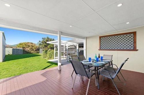 Ulladulla House | Fish Cottage BYO Linen Pet Friendly Sleeps 8