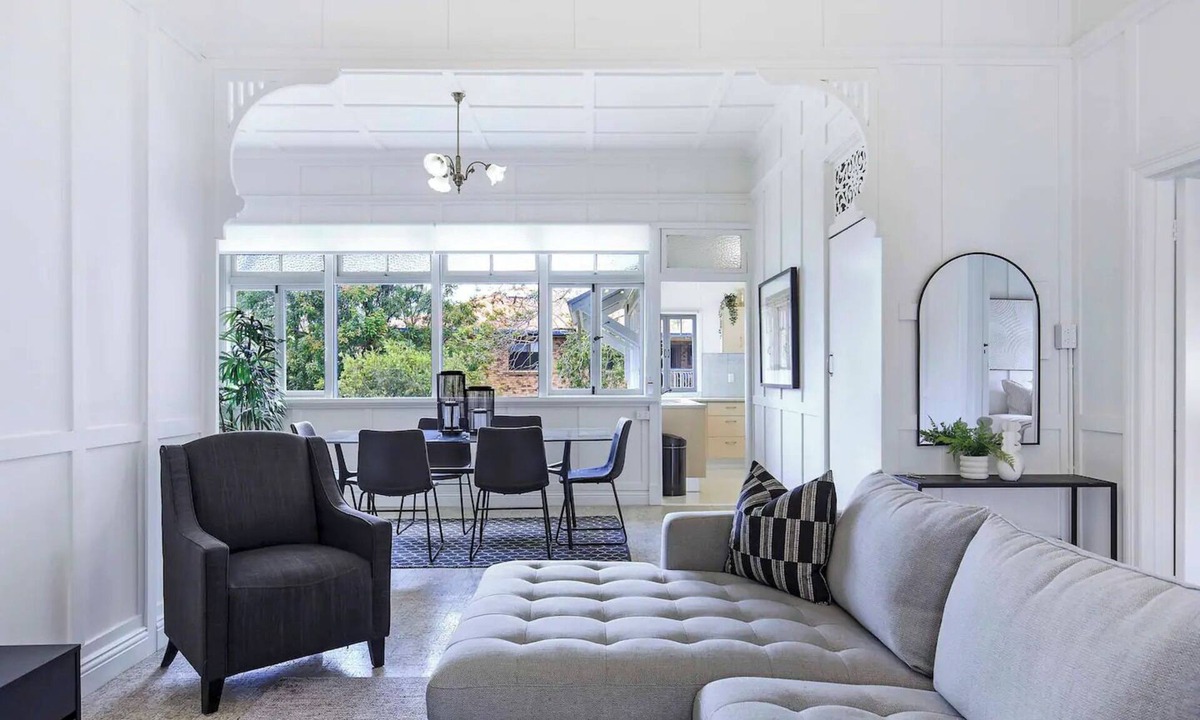 St. Lucia House | Five-Bedroom Heritage Home Close to Brisbane River & CBD - Pet Friendly