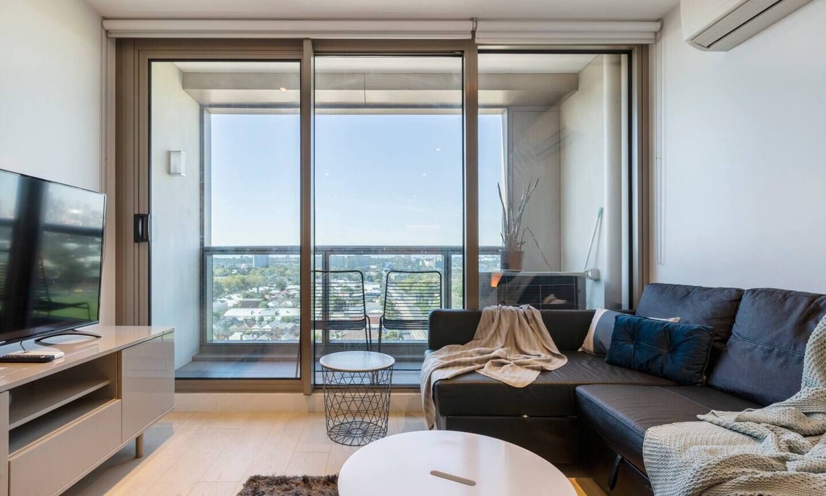Flemington Apartment | Flemington Filly Bright Abode with Sweeping Views