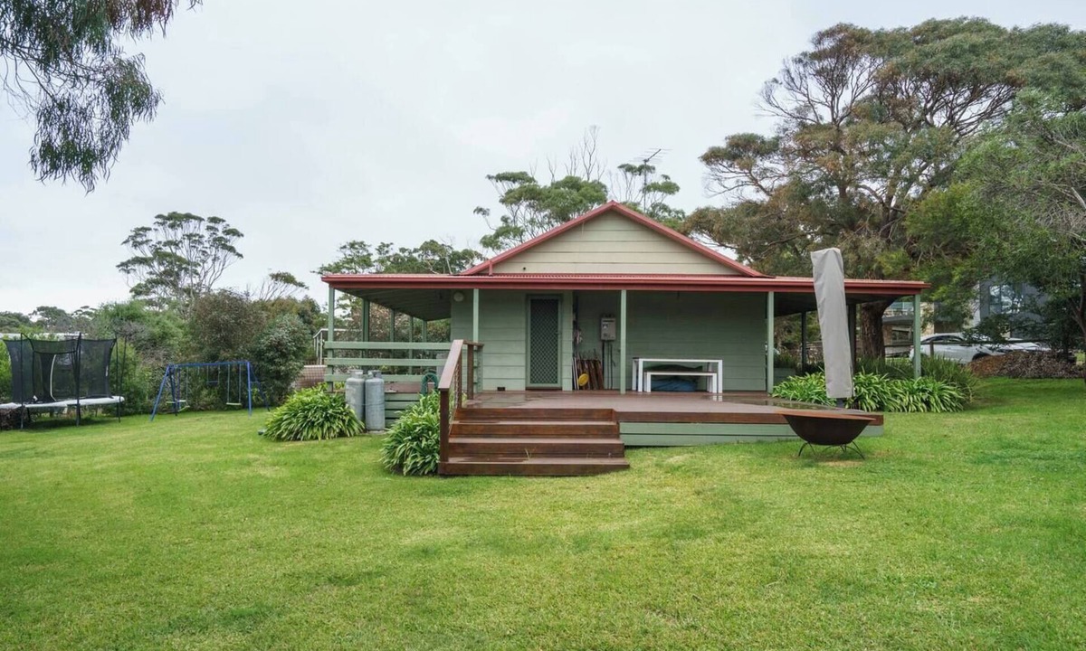 Flinders Cabin | Flinders Cabin A Cosy Family Beach Shack
