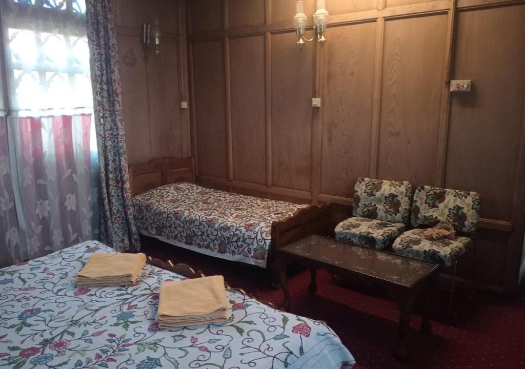 Dal Lake Boat Rental | Floating Luxury Group Of Houseboats