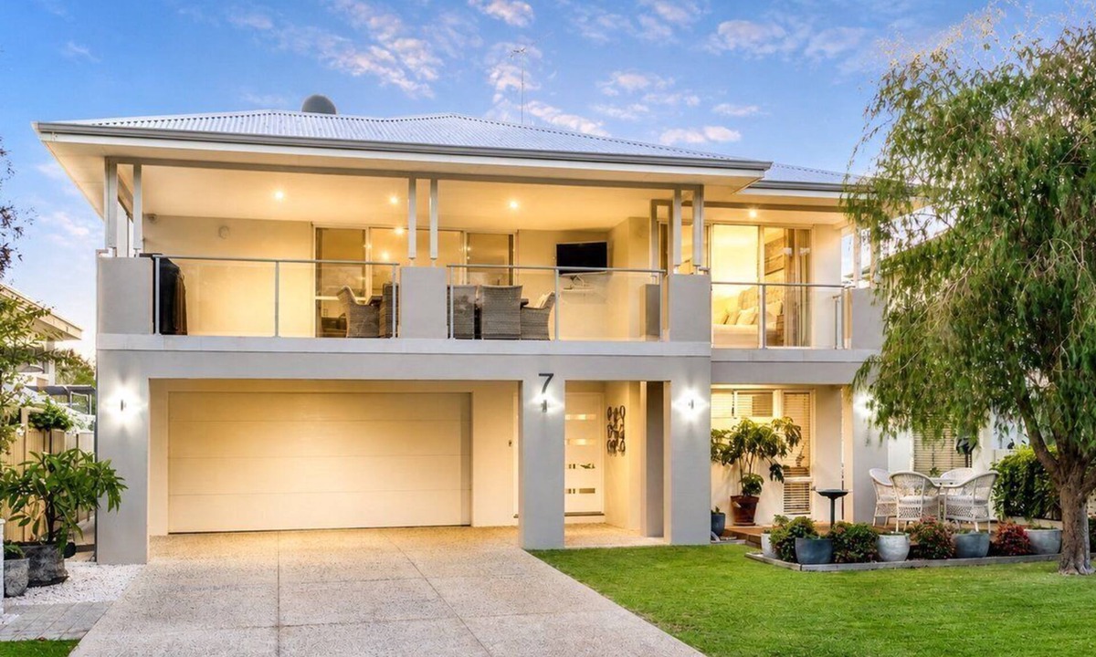 Busselton House | Foreshore Escape: Your Ultimate Coastal Retreat