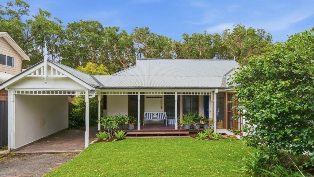 Forresters Beach House | Forries Beach Cottage