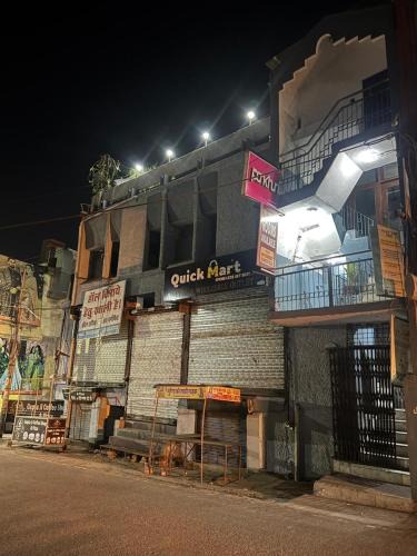 Jhansi Hotel | Fort View