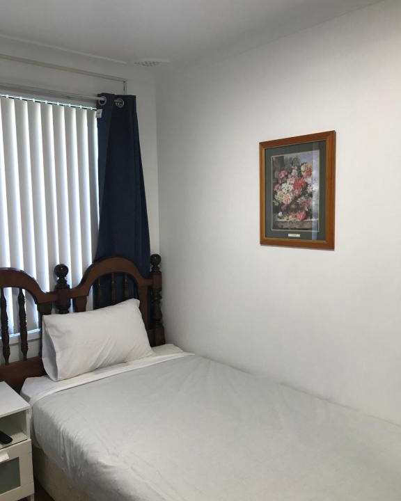 Doonside House | Fragrant Home-68C one king single bed aircon Room