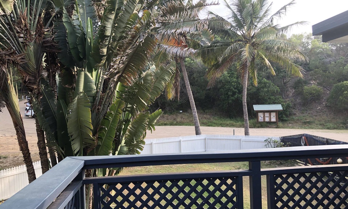 Happy Valley House | Fraser Island Classic Beach House - 1 minute to the beach
