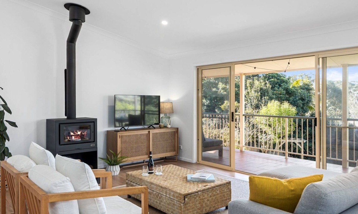 Mollymook Beach House | FREE NIGHT. Pay for 2 stay for 3