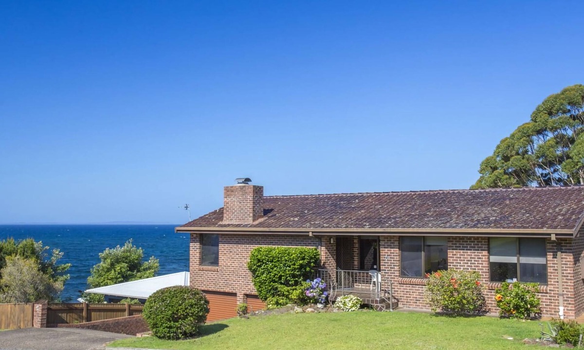 Mollymook House | FREE NIGHT. Pay for 2 stay for 3